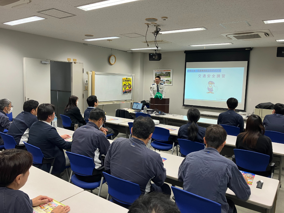 学んで防ぐ交通事故！埼玉工場 交通安全講習会 - ツネイシカムテックス